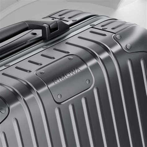 rimowa's luggage review.